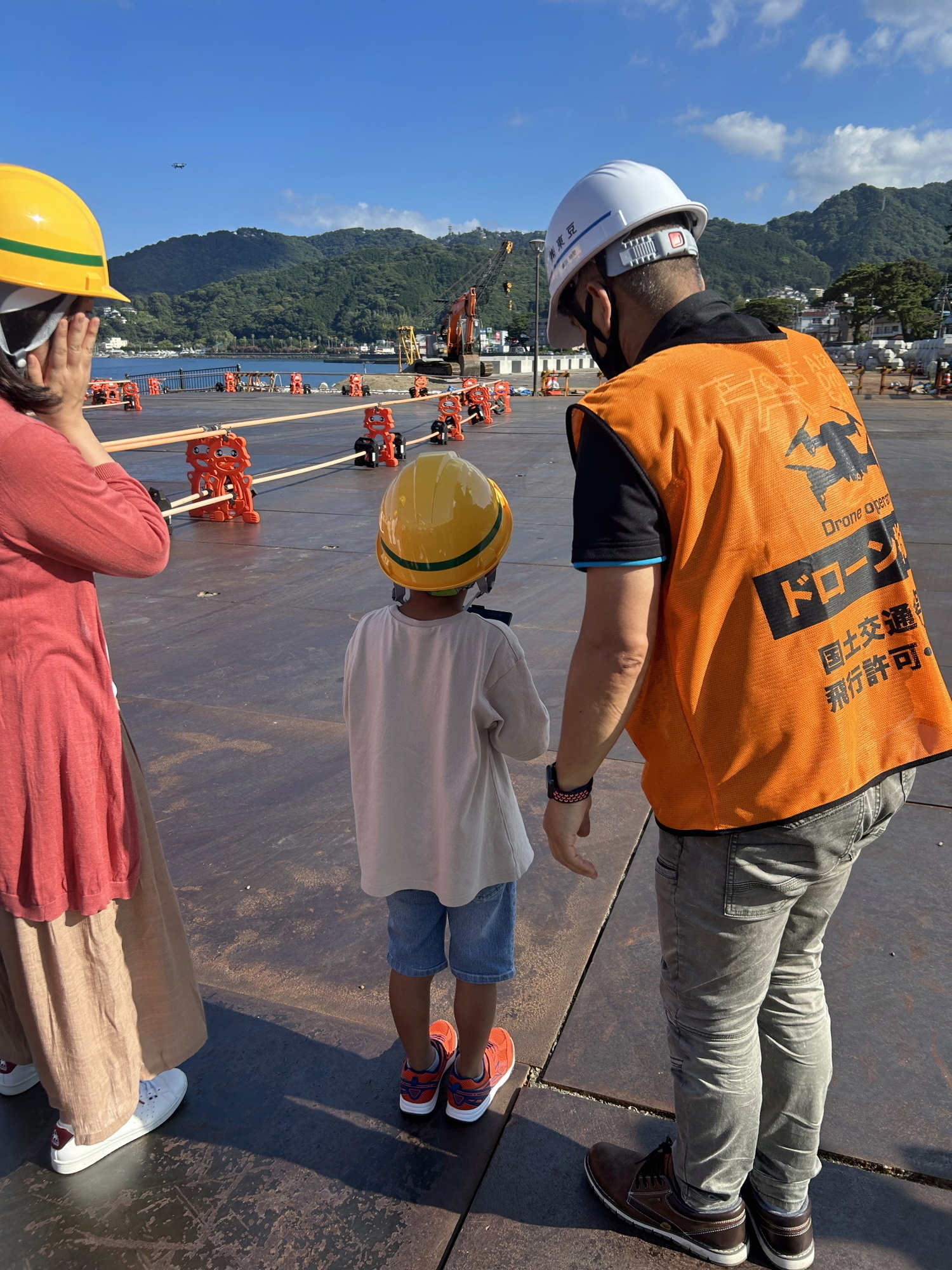 『夏休み小学生ドローンで防潮堤工事見学～in熱海港～』開催